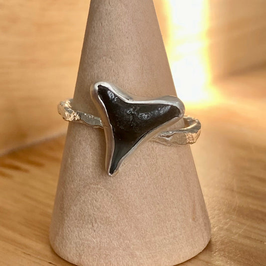 Sharks Tooth Bezel Ring – Sterling Silver (Size 7.5)