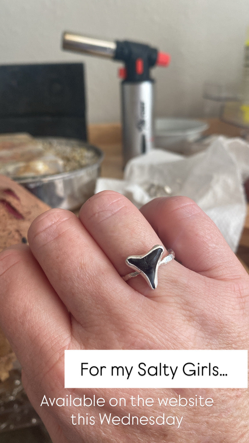 Sharks Tooth Bezel Ring – Sterling Silver (Size 7.5)