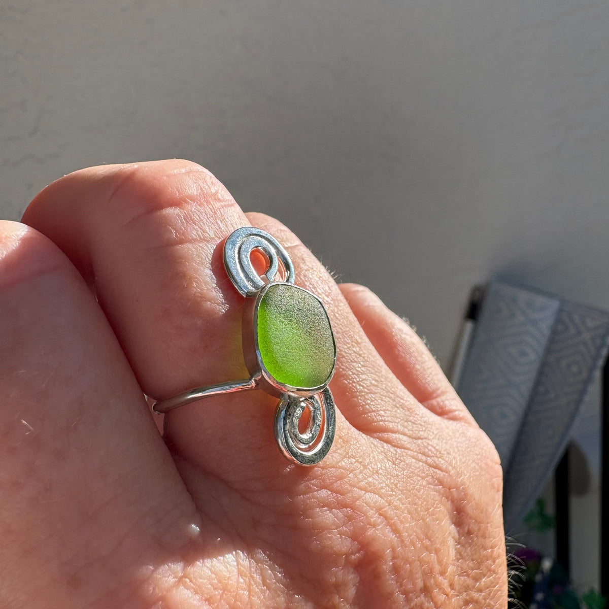 Kelly Green Sea Glass Sterling Silver Swirl Ring – Size 8.5